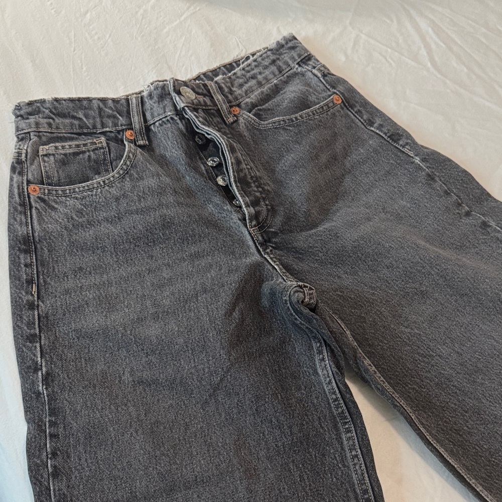 Zara women’s Relaxed Fit Gray Jeans